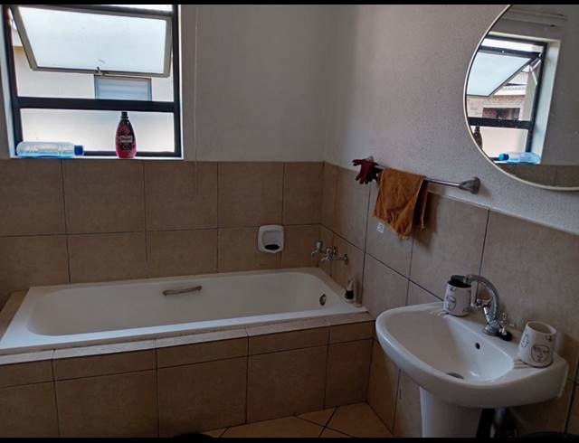 2 BEDROOM TOWNHOUSE FOR SALE IN ALBERTSDAL